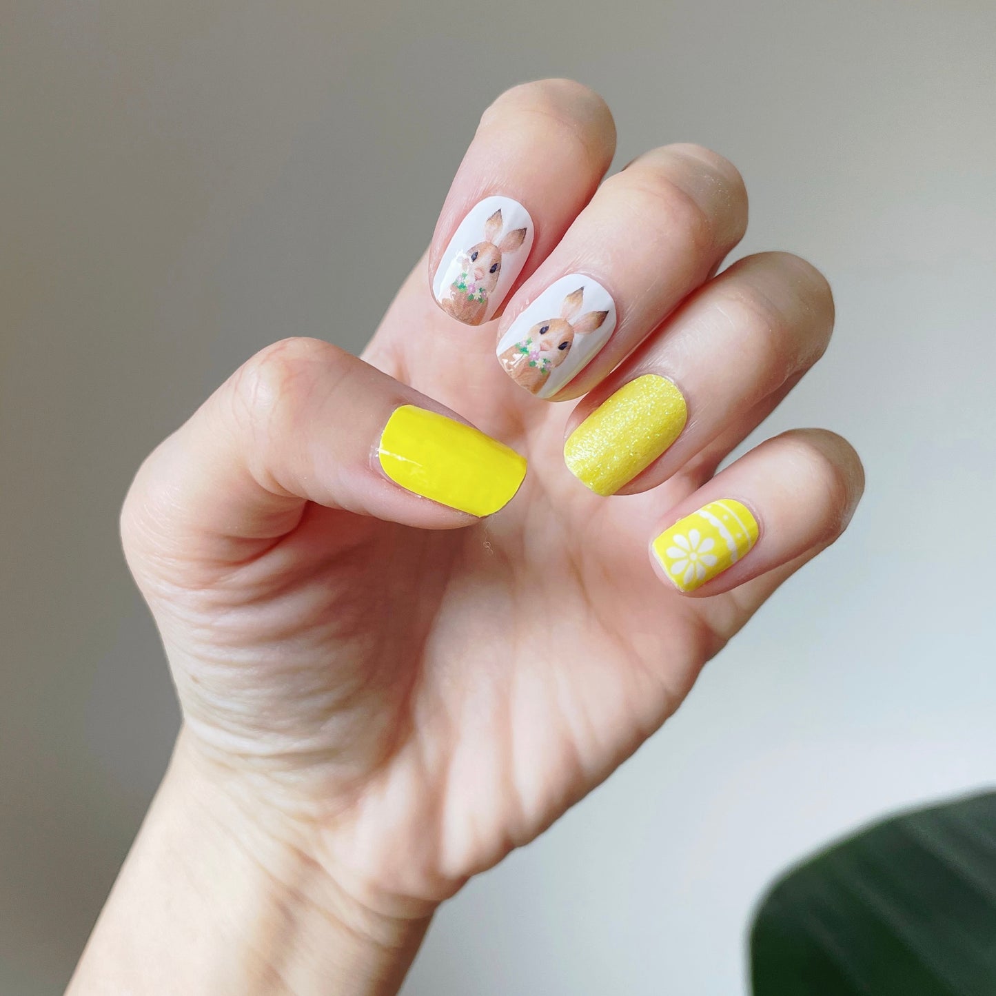 Yellow-White Easter